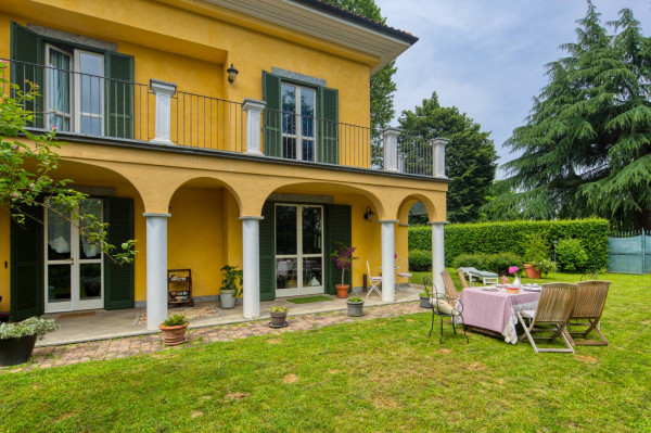 SAN GENESIO CASTAGNETO PO - VILLA - 300 MQ - € 445.000