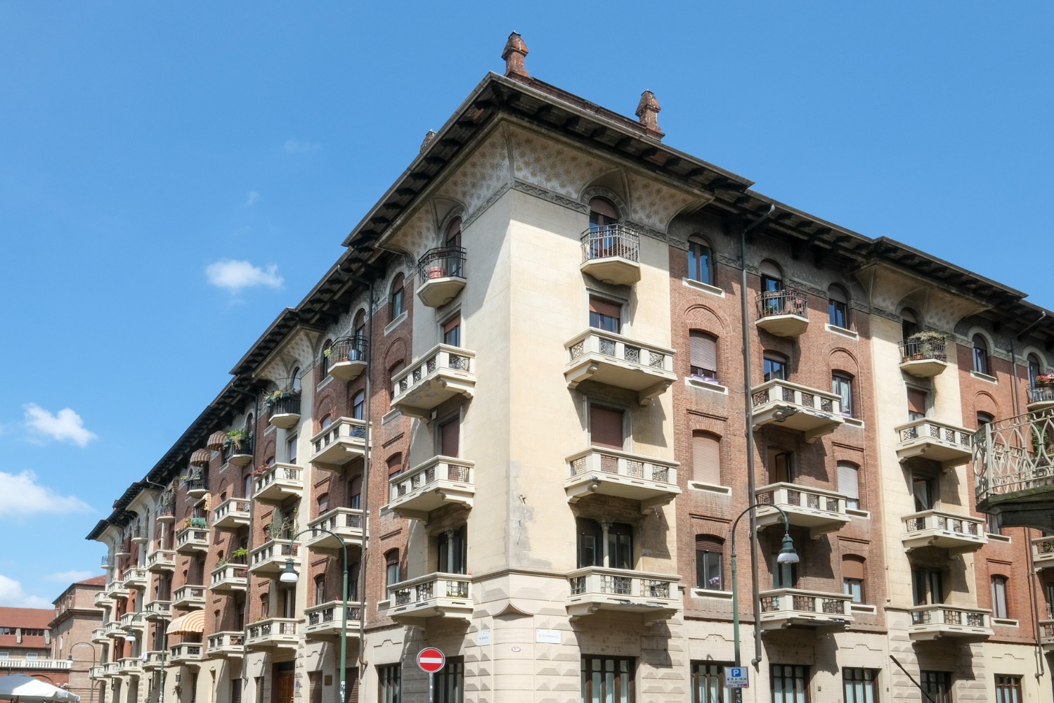VIA DEI QUARTIERI - QUADRILATERO ROMANO - € 1200