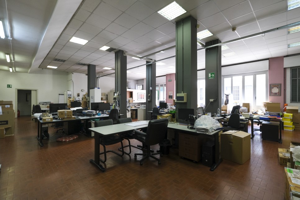 LABORATORIO - ITALIA 61 - MQ 290 - € 250.000