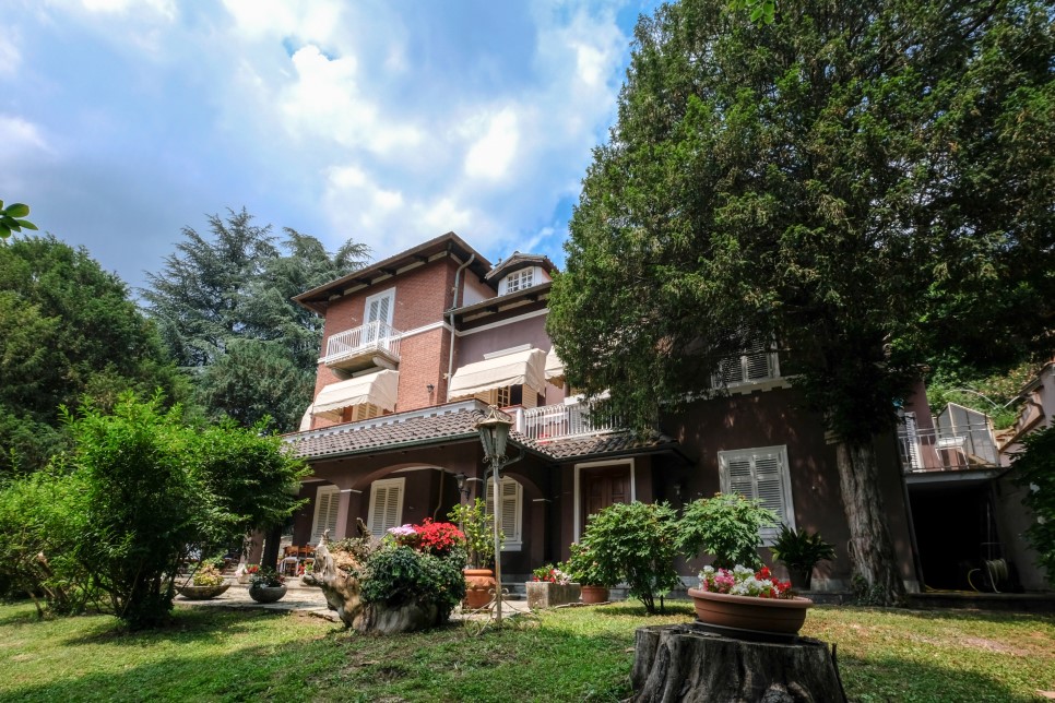 PRECOLLINA - STR. FIOCCARDO - VILLA  -  390  MQ - € 695.000