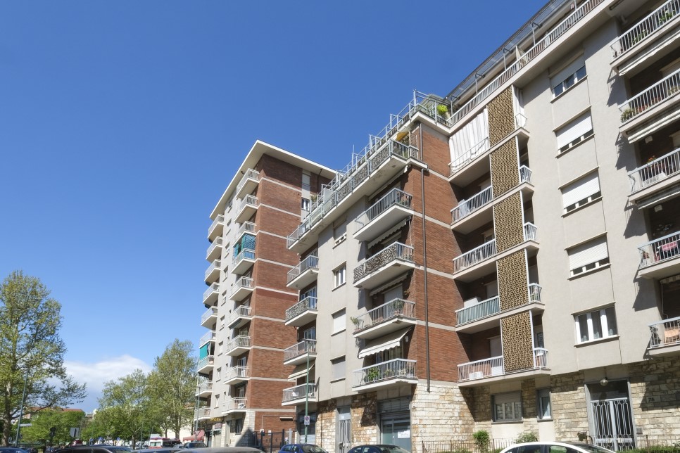APPARTAMENTO CON TERRAZZINO - VIA STELVIO - MQ 78 - € 115.000