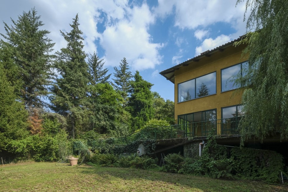 STRADA VAL SALICE - APPARTAMENTO MQ 80 GIARDINO MQ 880 - € 258.000