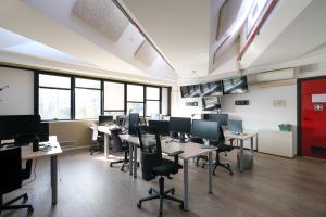 UFFICIO - VIA MILLIO - TECNO PALACE - 240 MQ - € 3.000